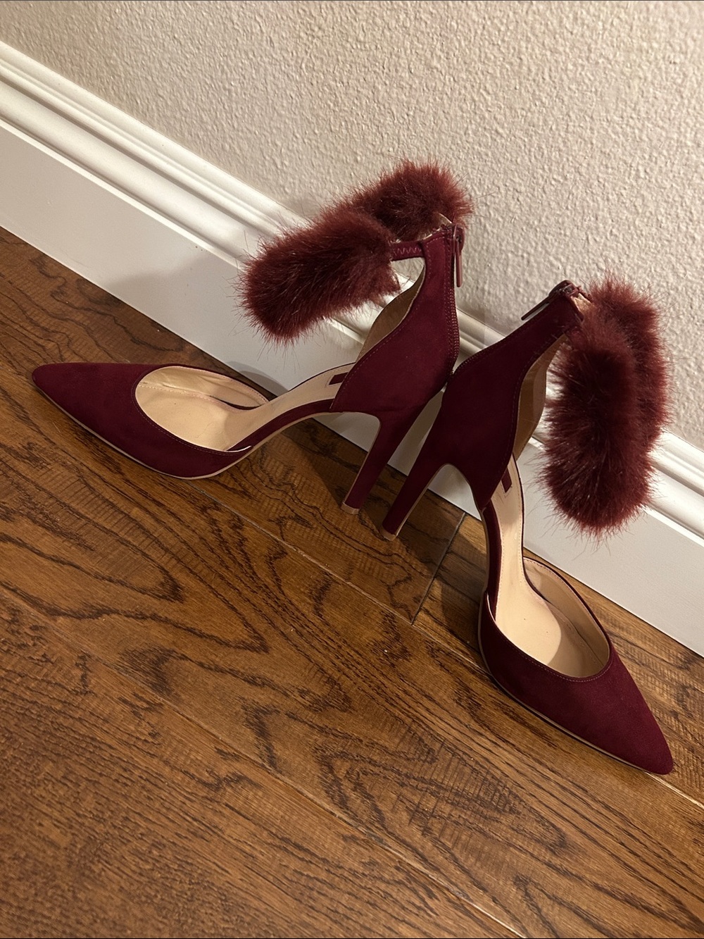 Women's Faux Fur Ankle-Strap Pointed Heels in Burgundy